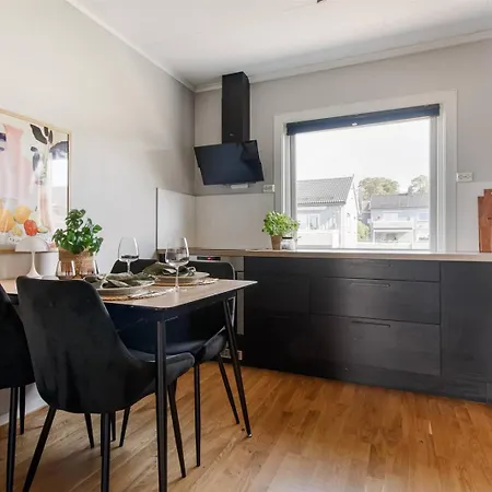 2 Bedroom In Near Color Line Ferry & Free Parking Apartament